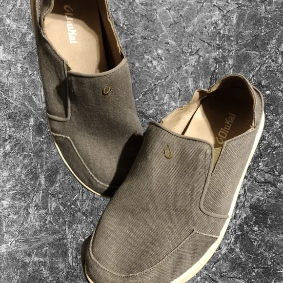 Olukai Mens 11 Nohea Mesh Slip On Shoes Gray Colapsible Heel  Olukai gray 11 slip on with fold down heel. display picture 1
